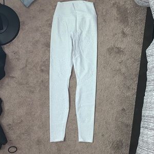 Alo White cheetah print leggings Size M